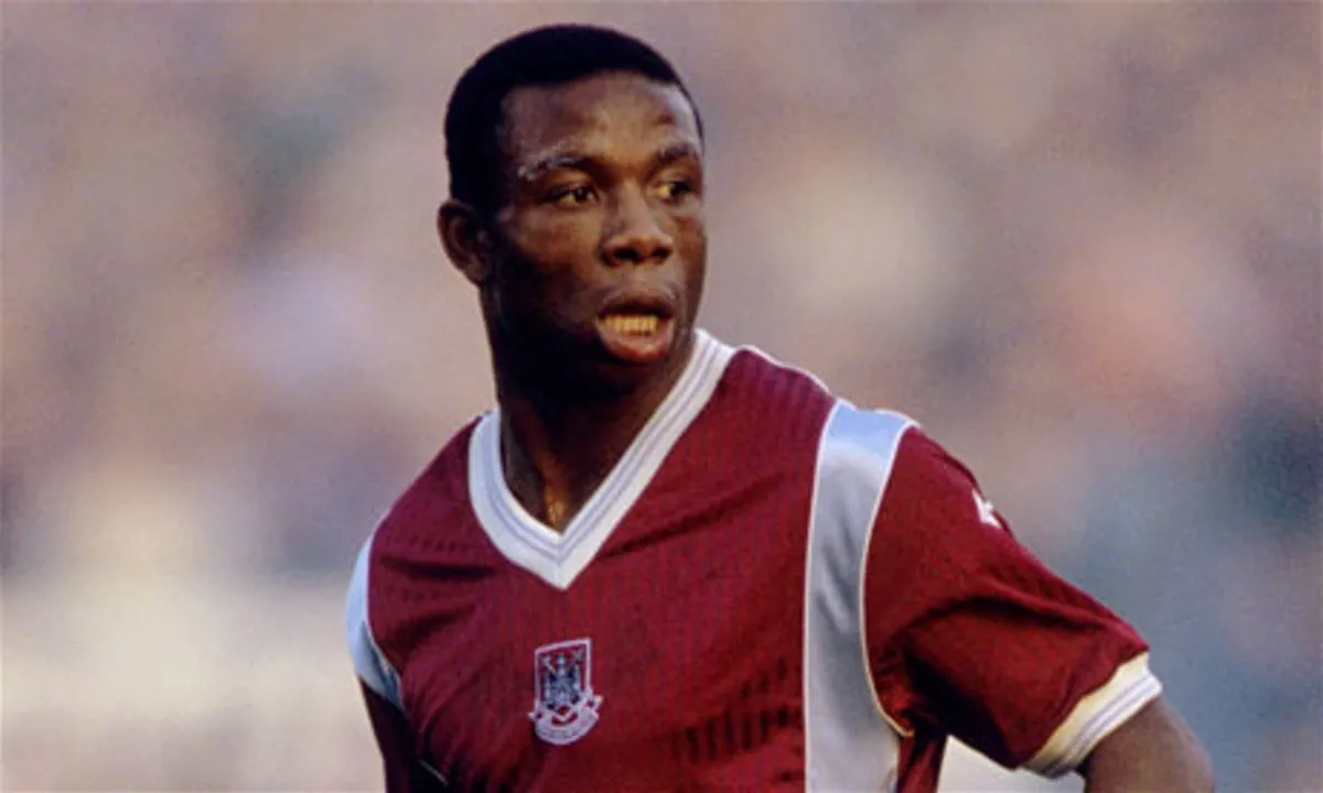 Leroy Rosenior : «<span style="font-size:50%">&nbsp;</span>J’ai levé la tête et 7000 personnes faisaient un salut nazi<span style="font-size:50%">&nbsp;</span>»