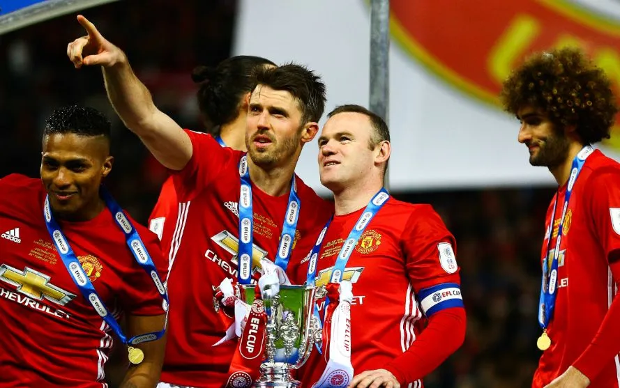 Carrick prolonge un an à United