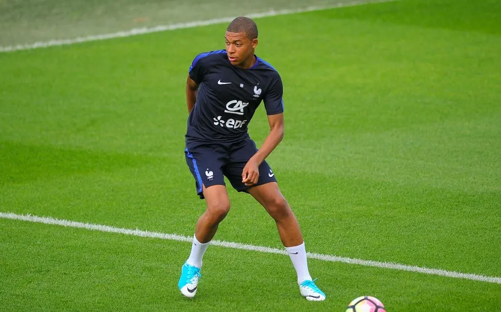 Mbappé fera le point sur son avenir «<span style="font-size:50%">&nbsp;</span>après la sélection<span style="font-size:50%">&nbsp;</span>»