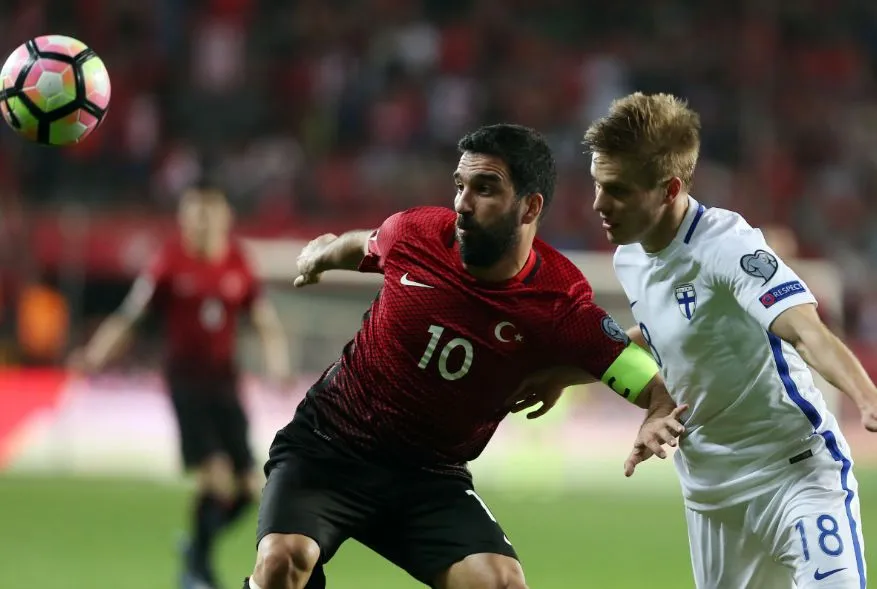 Turan s’embrouille avec un journaliste… dans un avion