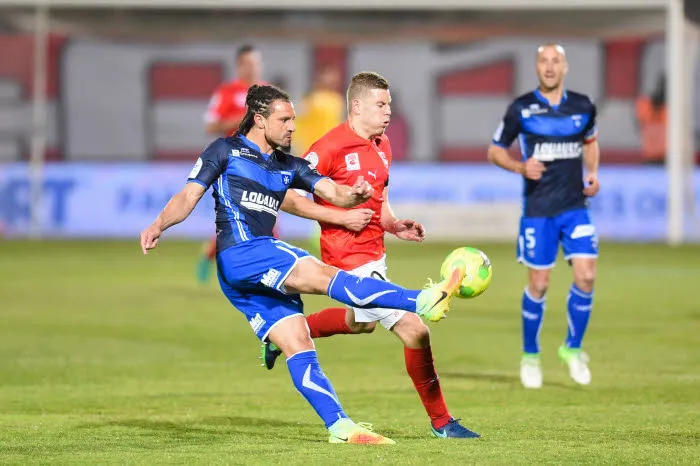 Pronostic Auxerre Red Star : Analyse, prono et cotes du match de Ligue 2 décisif pour le maintien