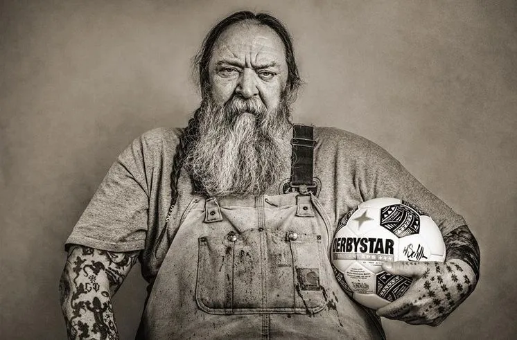 Henk Schiffmacher : «<span style="font-size:50%"> </span>Kluivert, Davids, Reiziger, c’est moi qui les ai tatoués<span style="font-size:50%"> </span>»