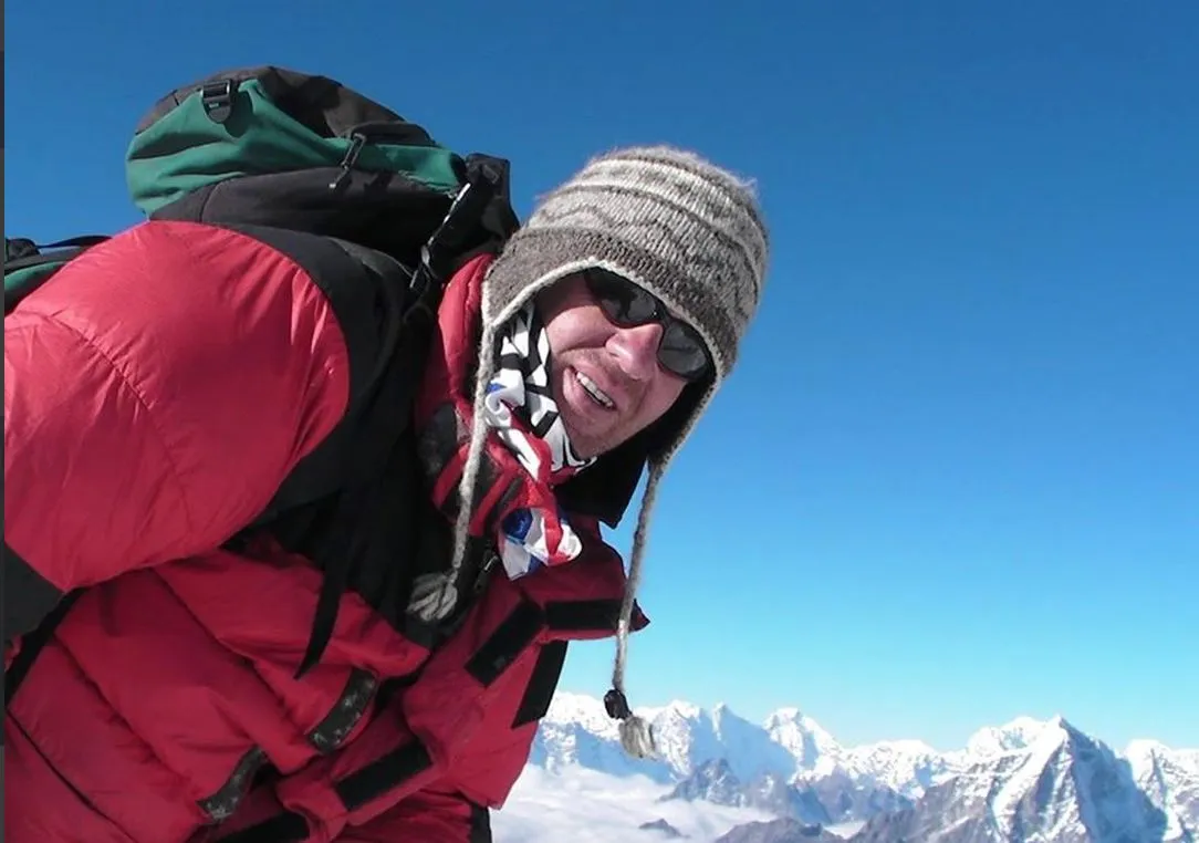 Un fan de Sheffield en phase terminale grimpe l&rsquo;Everest