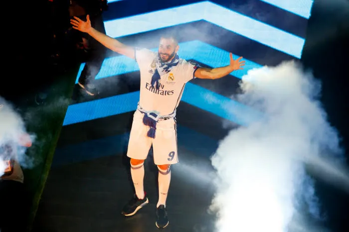 La police dubaïote offre un tour de voiture à Benzema