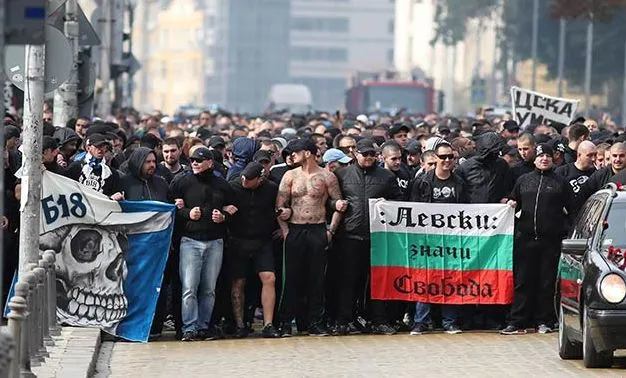 Le brûlant accueil des supporters du Levski Sofia pour l&rsquo;Hajduk