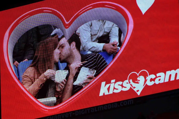 La Kiss cam, c&rsquo;est de la bonne ?