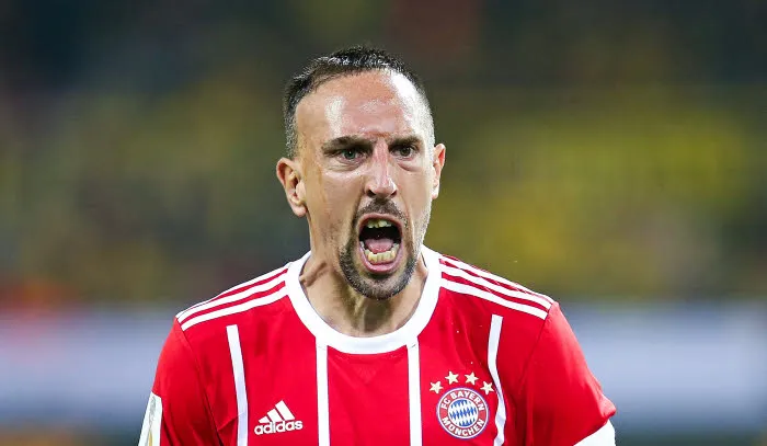Ribéry défait les lacets de l’arbitre en plein match