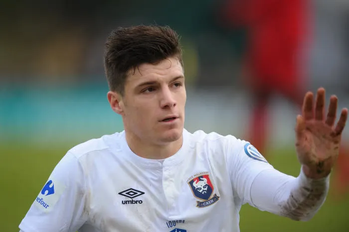 Un supporter se jette à l&rsquo;eau pour la signature de Guilbert