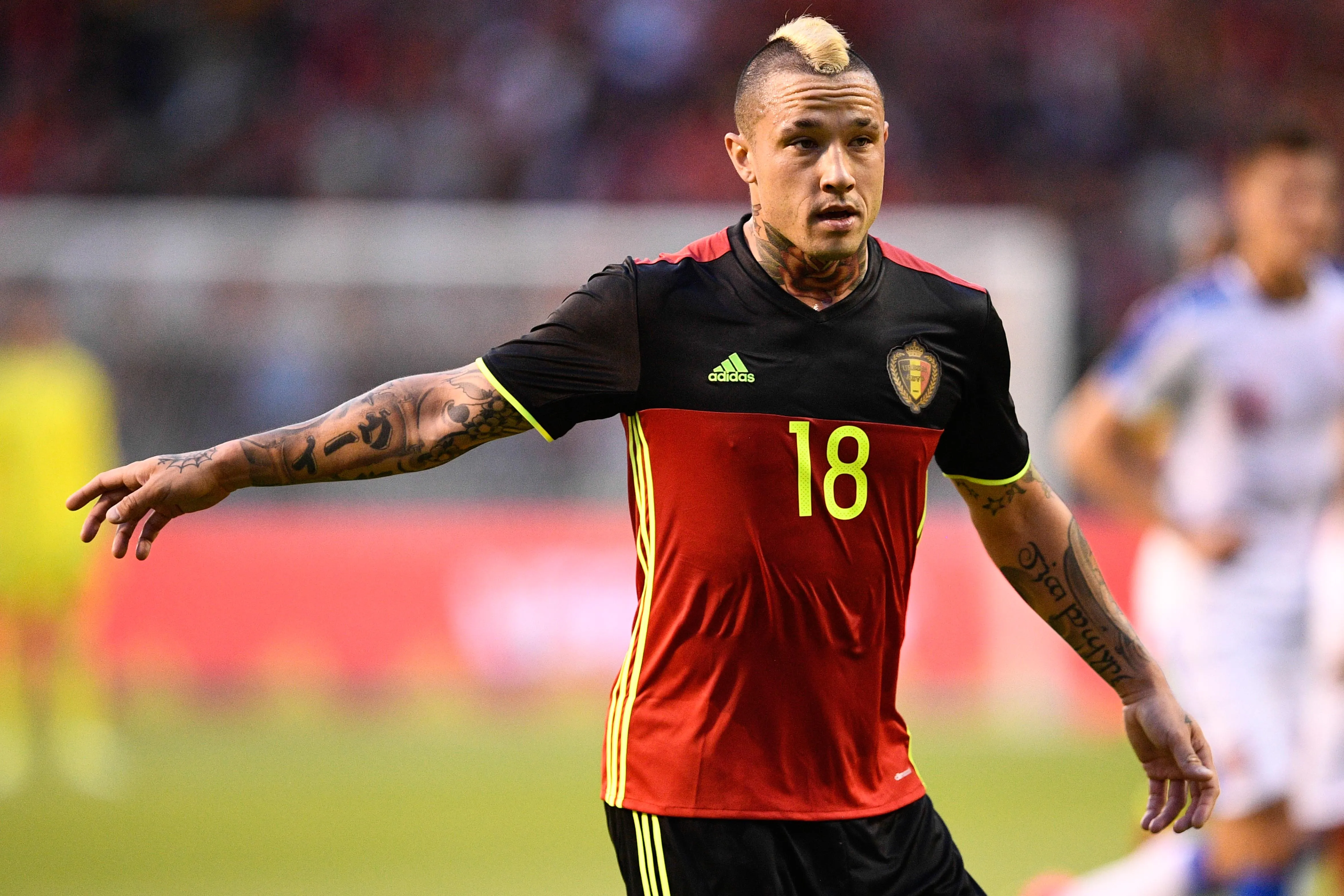 Nainggolan met un coup de tondeuse à des supporters