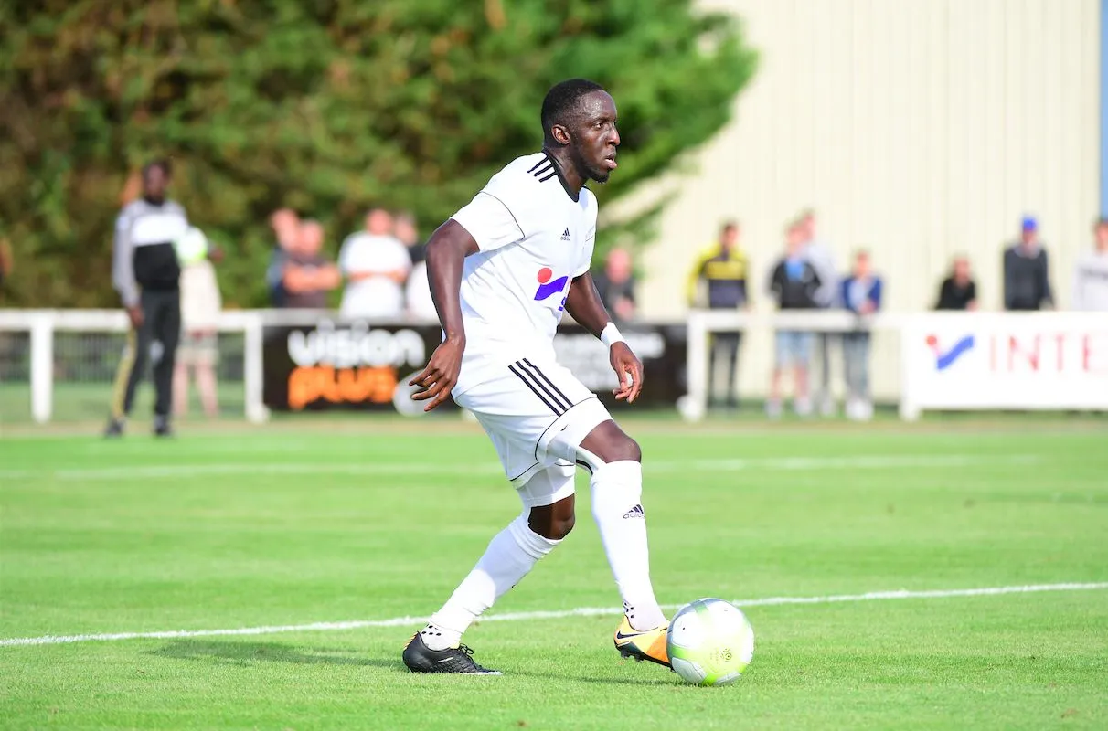 Issa Cissokho : «<span style="font-size:50%"> </span>J’aimerais que Neymar joue cet après-midi ! »