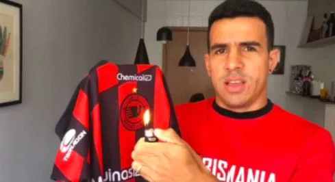 Des fans en colère parce que leur équipe gagne