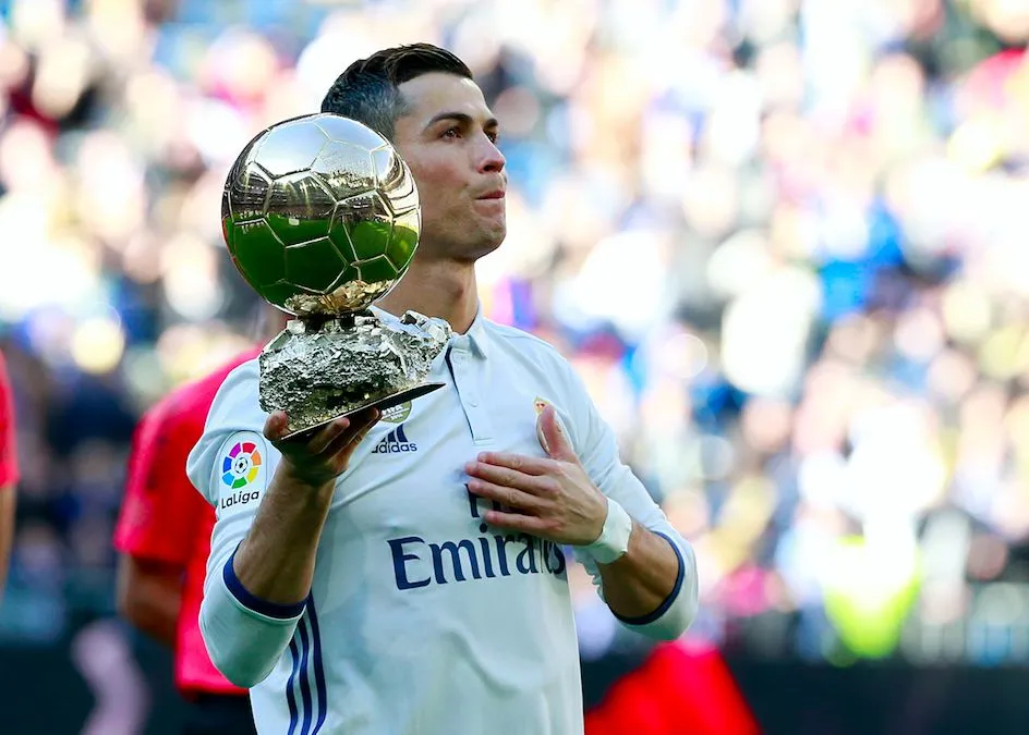 La réplique d&rsquo;un Ballon d’or de CR7 rapporte 600 000 € à une association