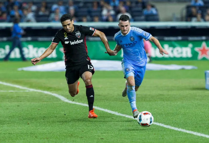 Un jeune anglais obligé de payer son vol pour rejoindre les espoirs