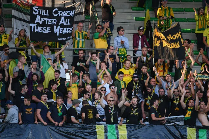 Les ultras souhaitent revenir aux tribunes debout