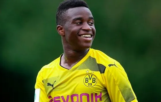 Un joueur de 12 ans du Borussia Dortmund soupçonné d’en avoir 17