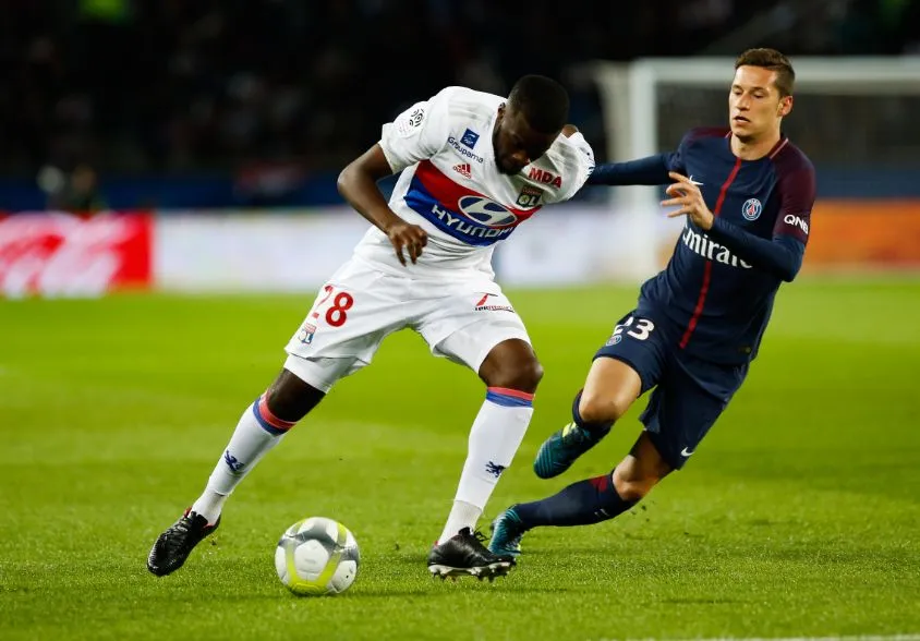 Ndombele, torse bombé