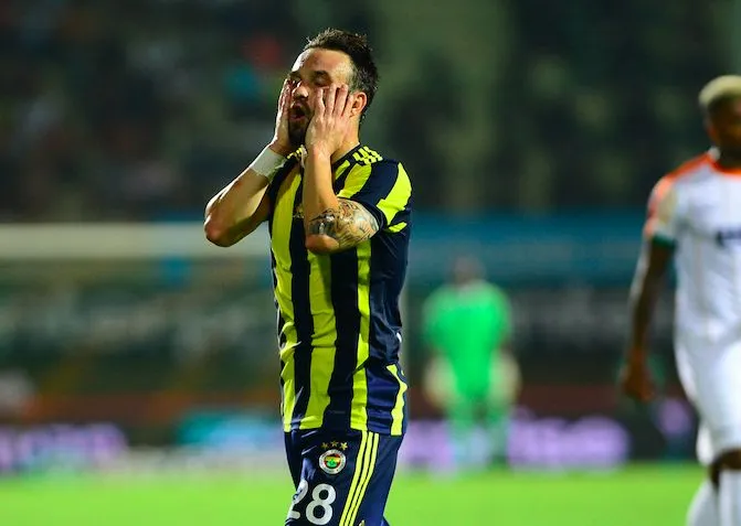 Cinq rouges et douze jaunes pour Fenerbahçe-Beşiktaş
