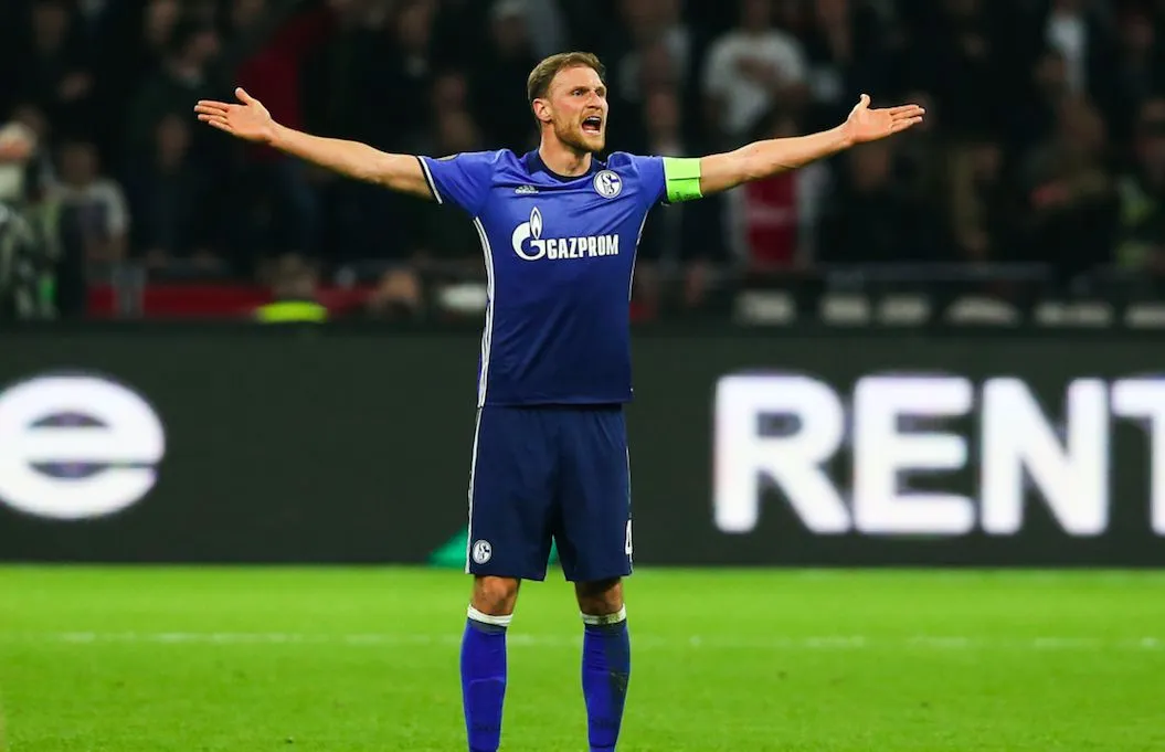 Höwedes out un mois