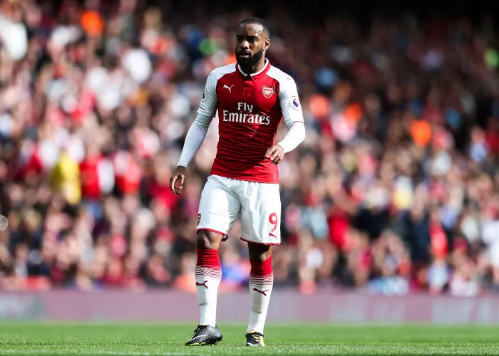 Un Lacazette historique musèle West Brom