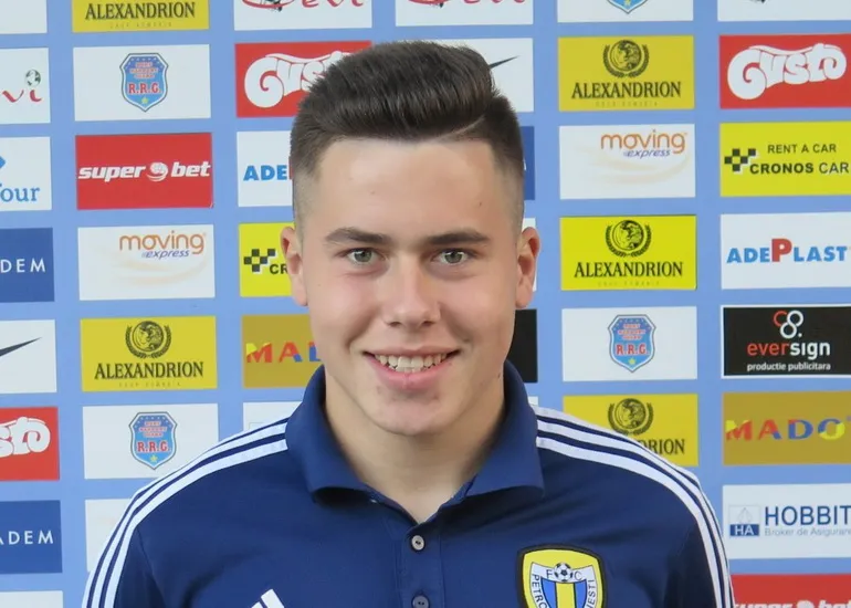 Un footballeur roumain fait ses débuts avec une prothèse du bras