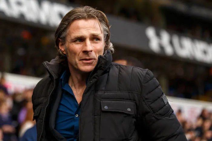 Un entraîneur de D4 anglaise contraint de rejouer