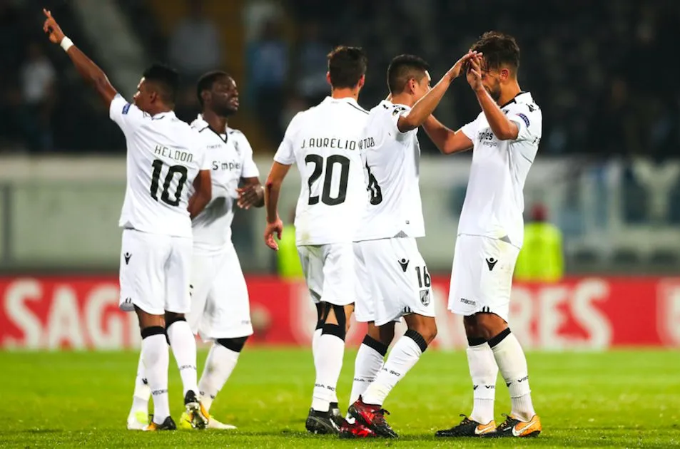 Un mouvement de foule interrompt Guimarães-Benfica