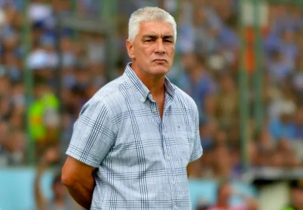 Le coach de Vélez Sársfield démissionne, car on lui a craché dessus