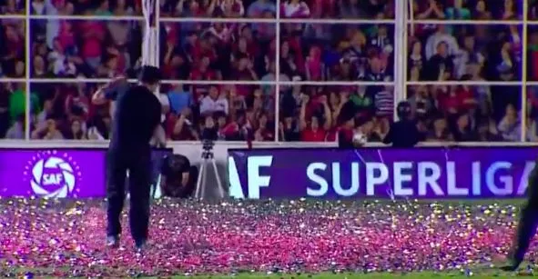 Un match retardé à cause des confettis