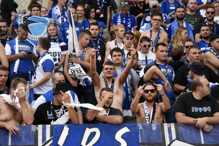 Un supporter marseillais en caleçon pour pouvoir entrer à la Meinau