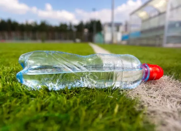 Enquête ouverte contre Chelsea suite au jet de bouteille sur l’arbitre de touche