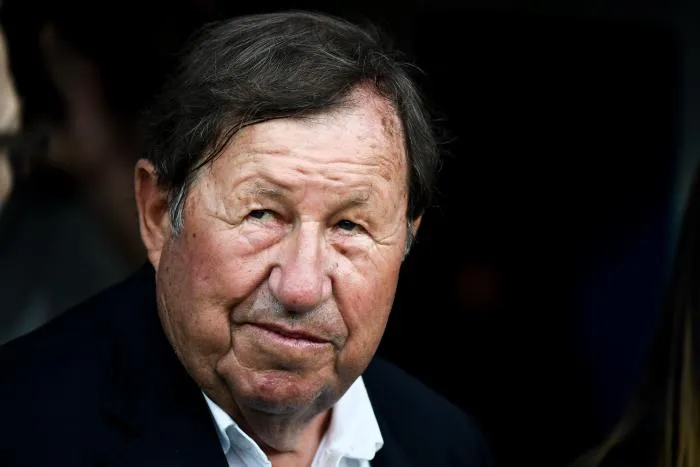 Guy Roux pique un roupillon en plein séminaire