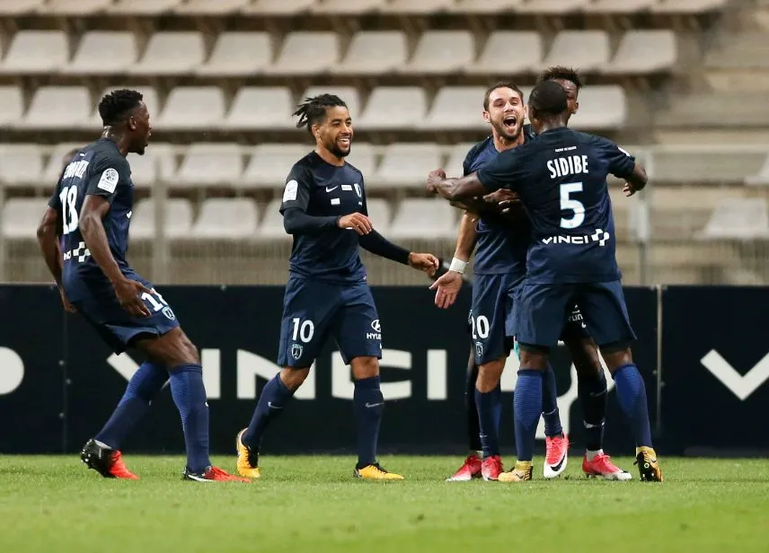 Nîmes saccage Brest, Lorient se relance à la Source