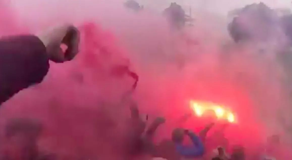 Les supporters de l&rsquo;Ajax mettent le feu à l&rsquo;entraînement