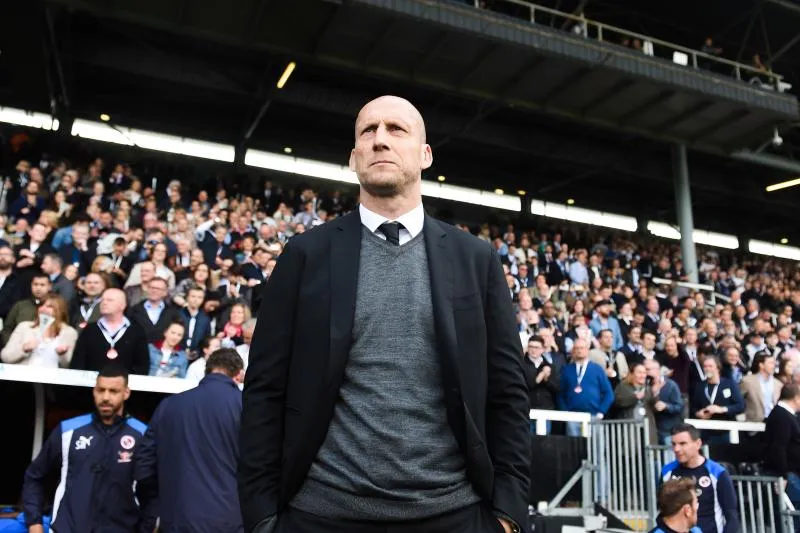 Jaap Stam inscrit les supporters de Reading sur la feuille de match