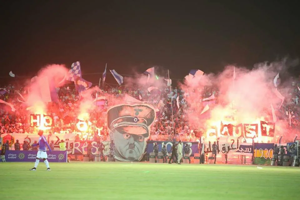 Hitler sur un tifo dans un derby soudanais