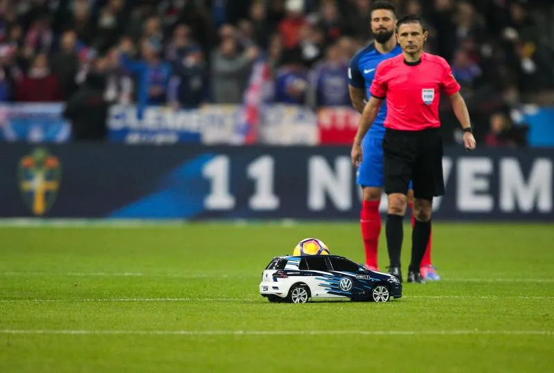 Une voiture s&rsquo;incruste sur un terrain en Arabie saoudite