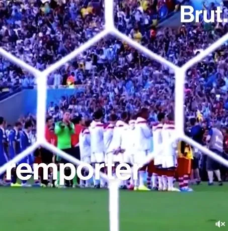 Vidéo: Combien ça coûte de supporter les Bleus en Russie ? <small>(via Brut Sport)</small>