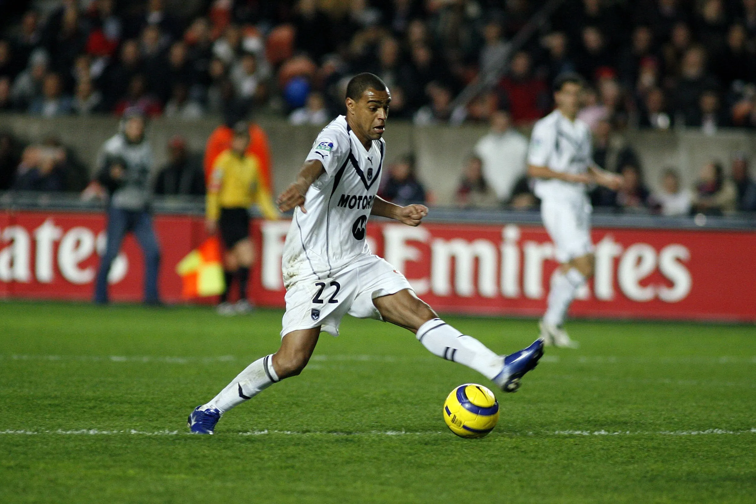 Denílson fait le show dans un match de gala au Brésil