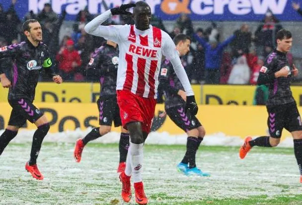 La neige fait disparaître le point de penalty à Cologne