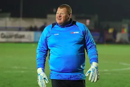 On a retrouvé le gardien qui avait mangé une tourte en plein match