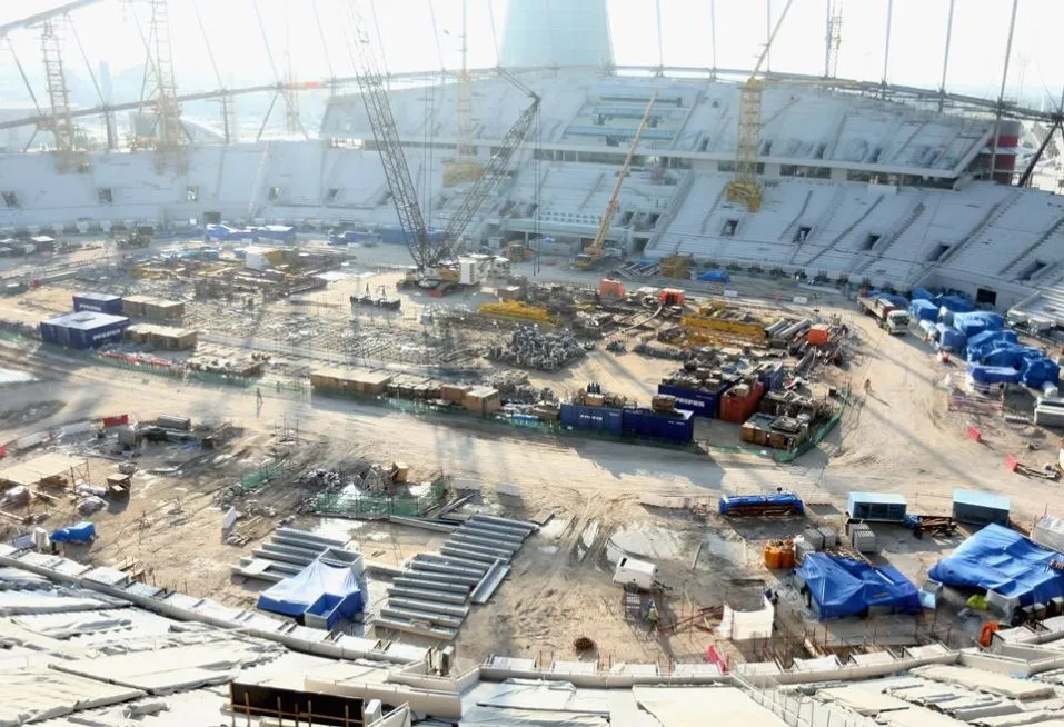 Mondial 2022 : Le Qatar fixe un salaire minimum pour les travailleurs immigrés