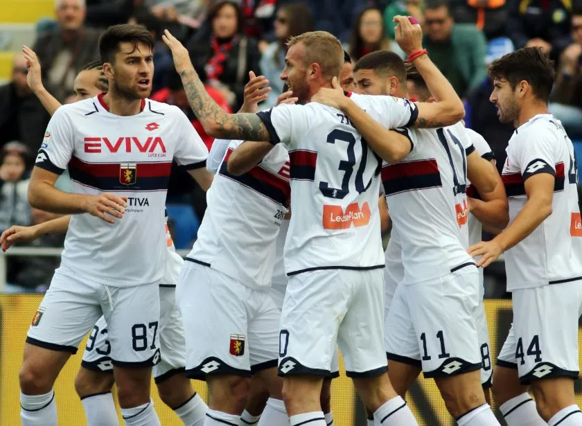 Un supporter s&rsquo;installe en tribune avec son scooter à Crotone