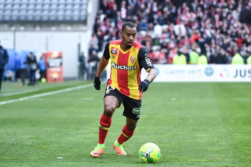 Lens sort de la zone rouge