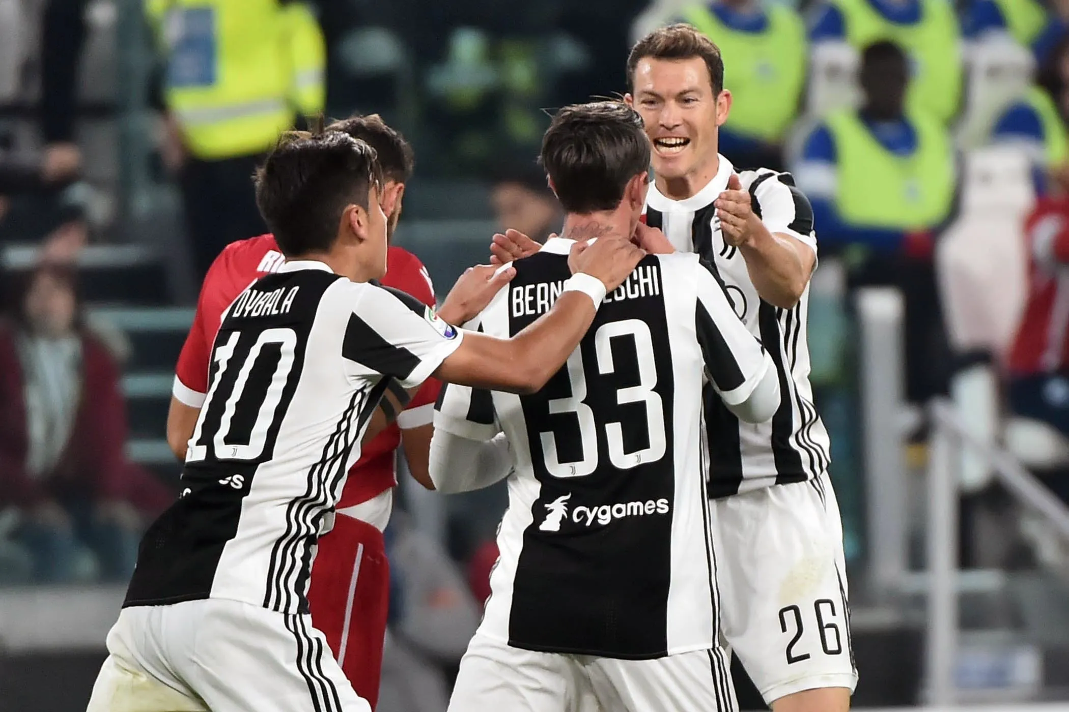 La Juve s&rsquo;impose petit bras à Cagliari et talonne le Napoli