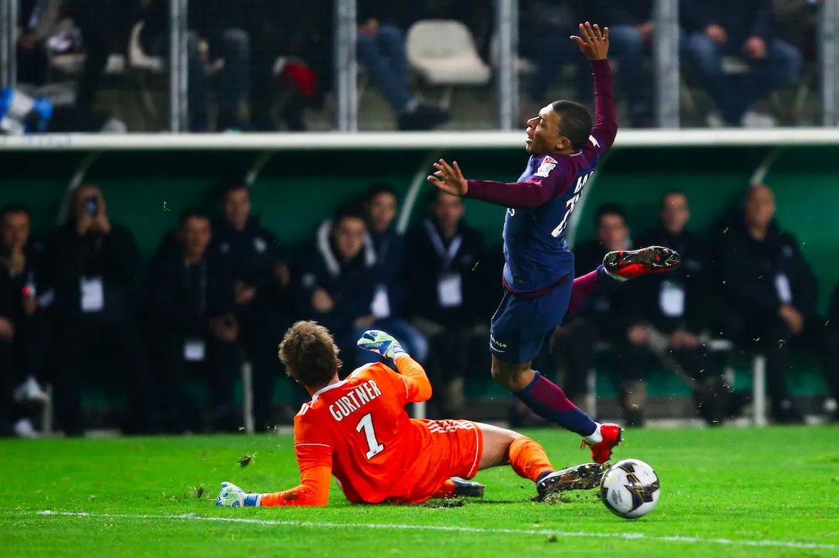 Paris fait le boulot à la Licorne