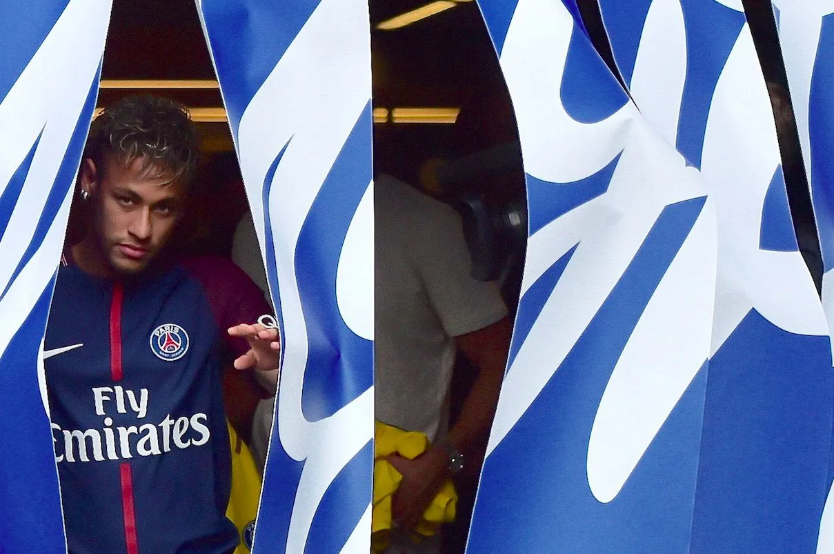 L&rsquo;avocat de Neymar encadre le chèque du transfert