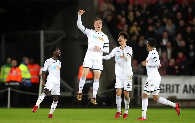 Liverpool tombe à Swansea