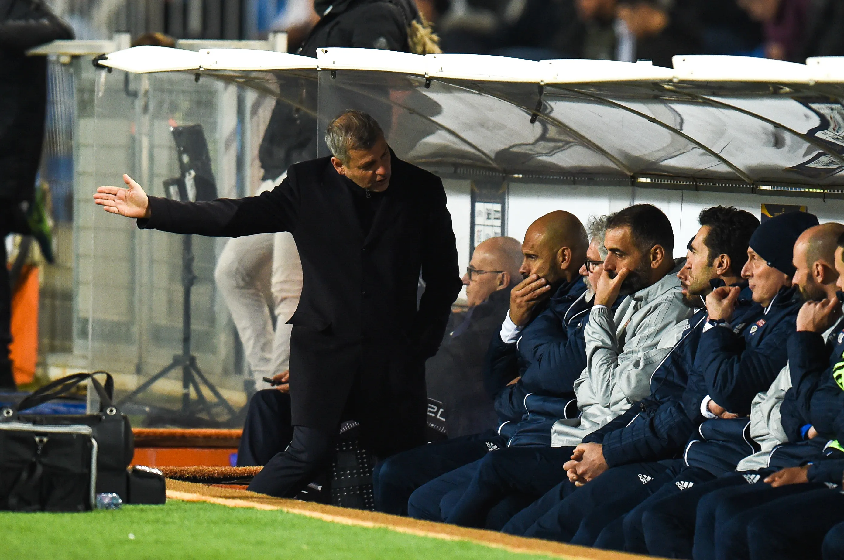 En colère, Génésio n&rsquo;avait pas «<span style="font-size:50%">&nbsp;</span>aligné une équipe de coiffeurs<span style="font-size:50%">&nbsp;</span>»