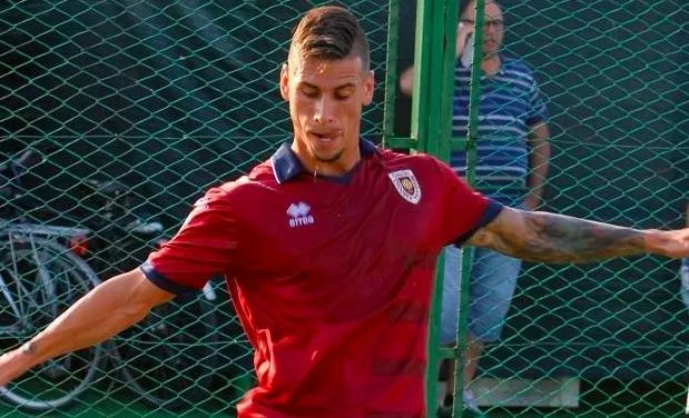 La minasse d&rsquo;un joueur de Cittadella sur coup franc