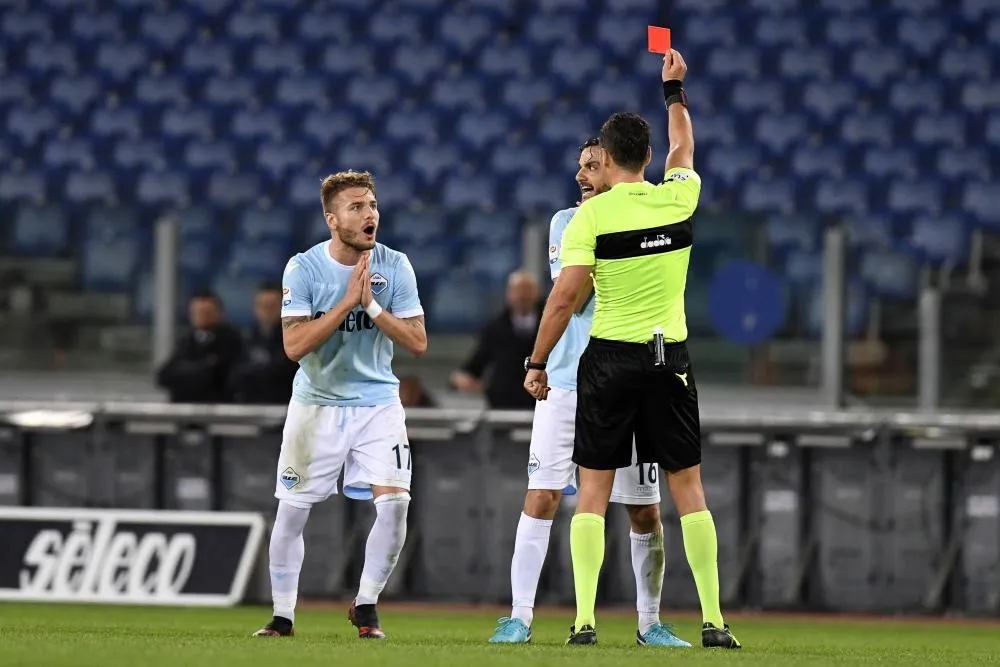 Des supporters de la Lazio traînent un arbitre en justice